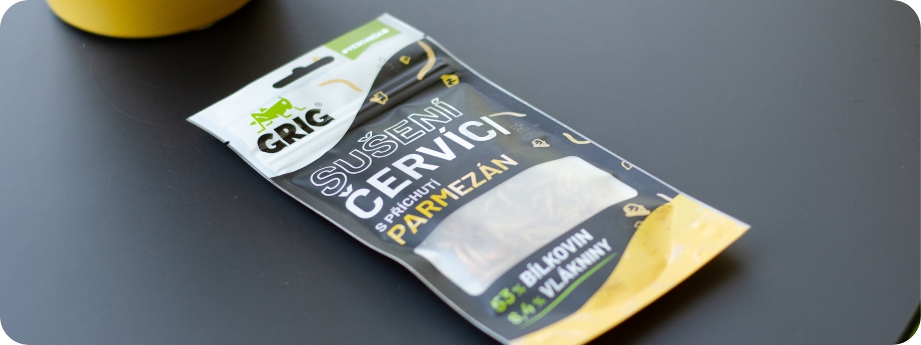 suseni-cervici-grig-s-parmezanem-13-g-jedly-hmyz-proteinovy-snack